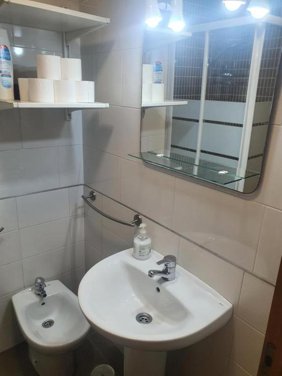 Appartamento 3f, Aire Acondic, 80m2, 2 Dormitorios, 4 Huespedes, Wifi Gratis La Línea de la Concepción