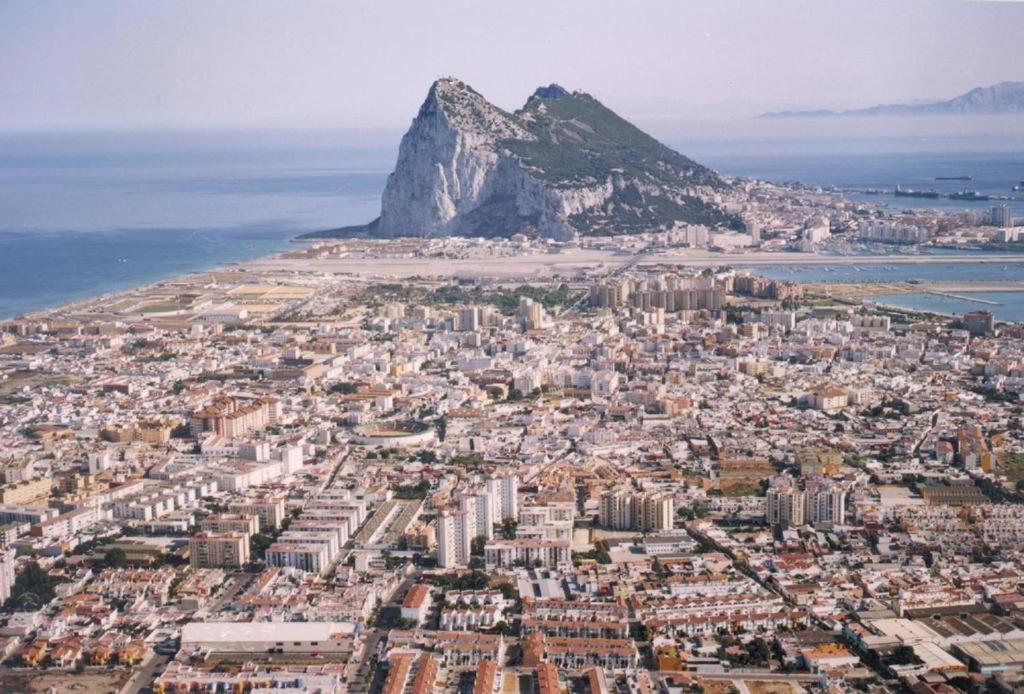 Apartment 3f, Aire Acondic, 80m2, 2 Dormitorios, 4 Huespedes, Wifi Gratis *